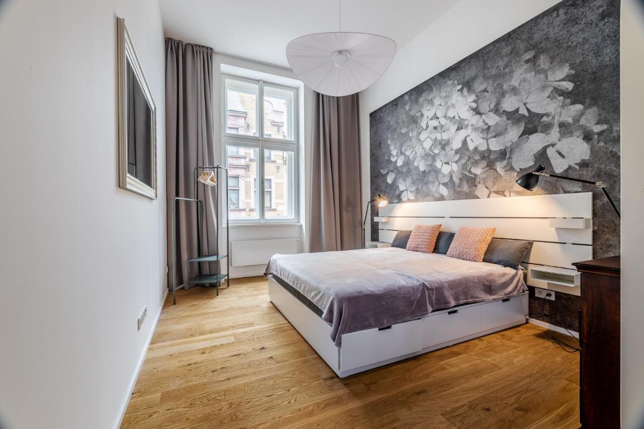 Elegant Apartments Located In The Centre Of Prague Luaran gambar