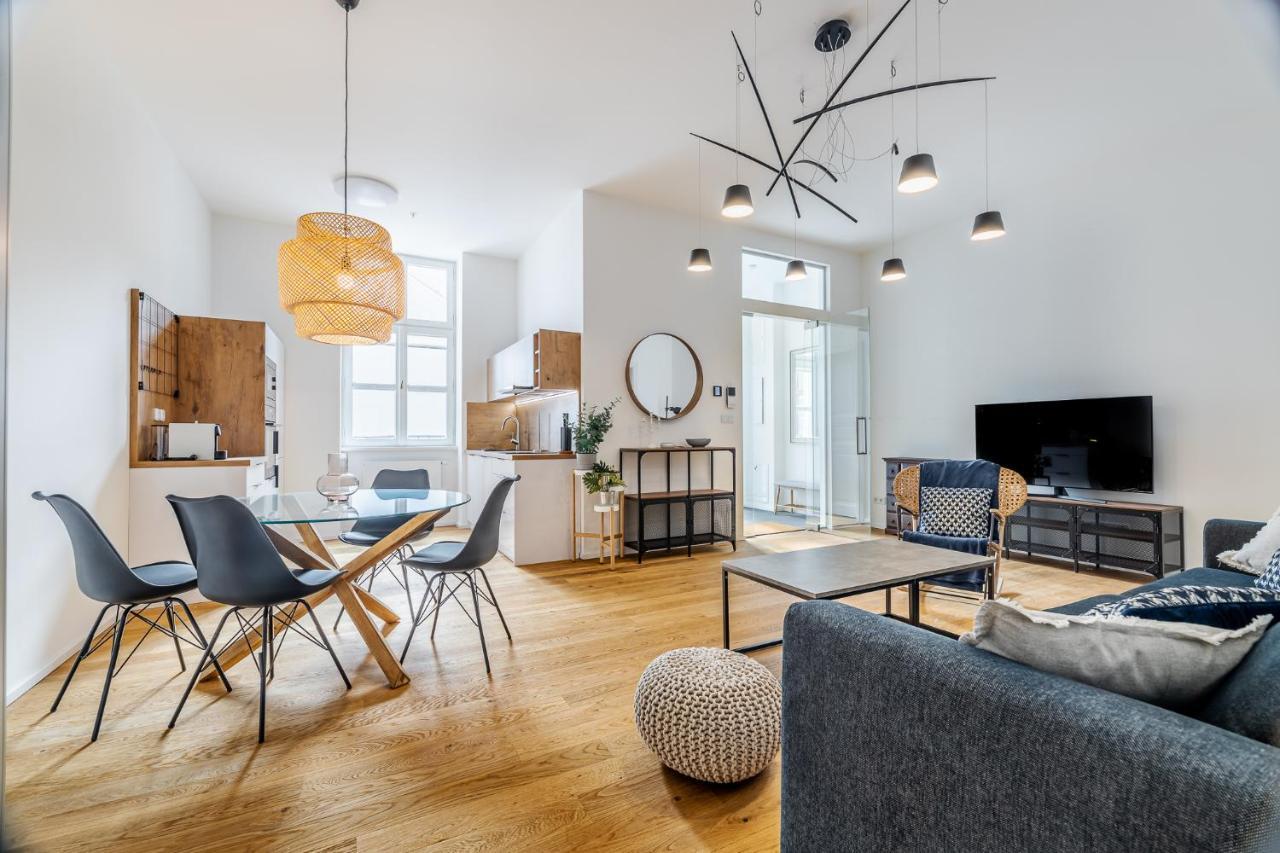 Elegant Apartments Located In The Centre Of Prague Luaran gambar