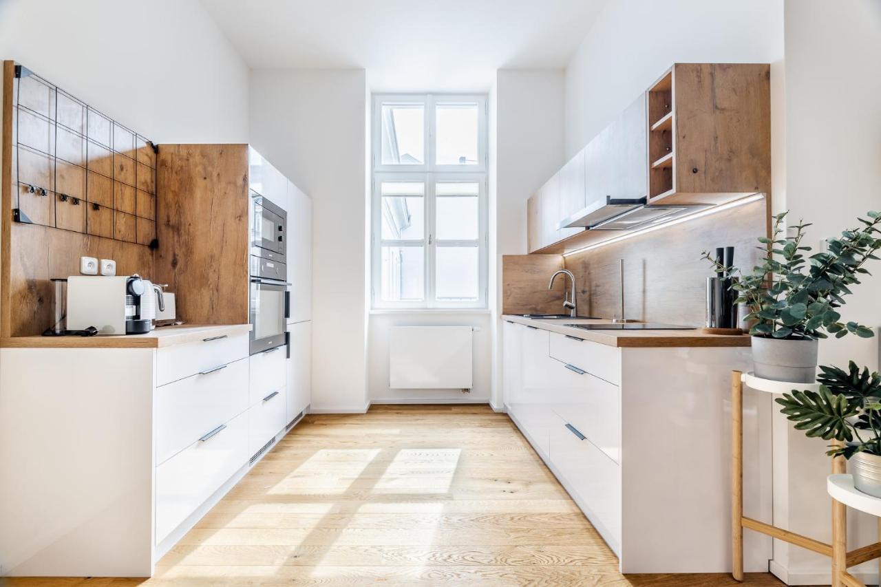 Elegant Apartments Located In The Centre Of Prague Luaran gambar