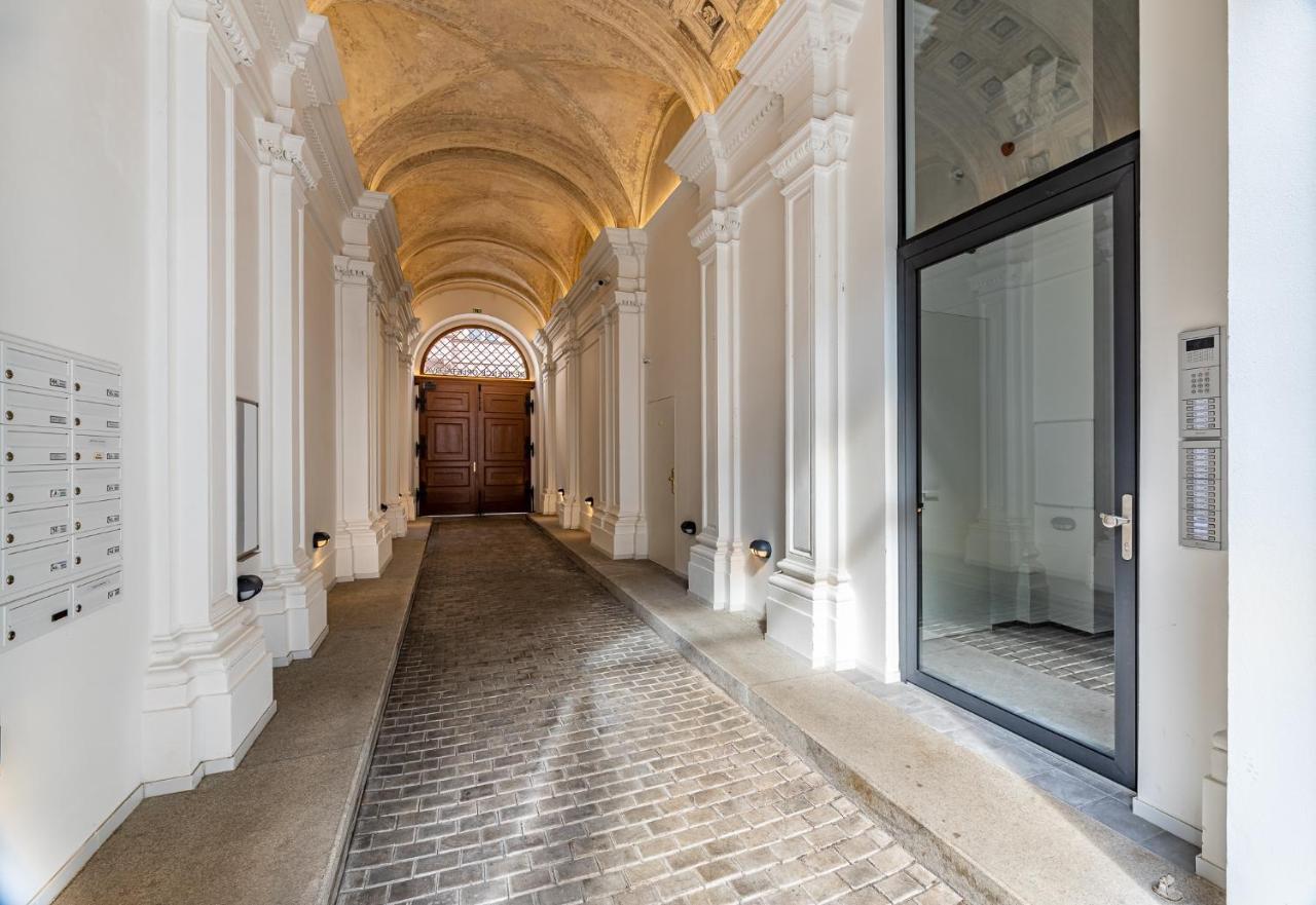 Elegant Apartments Located In The Centre Of Prague Luaran gambar