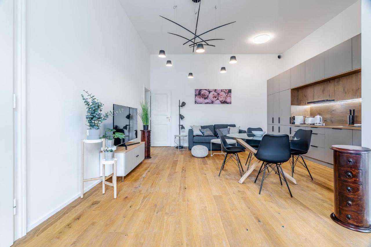 Elegant Apartments Located In The Centre Of Prague Luaran gambar