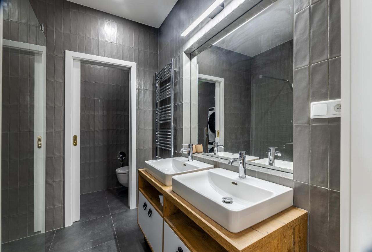 Elegant Apartments Located In The Centre Of Prague Luaran gambar